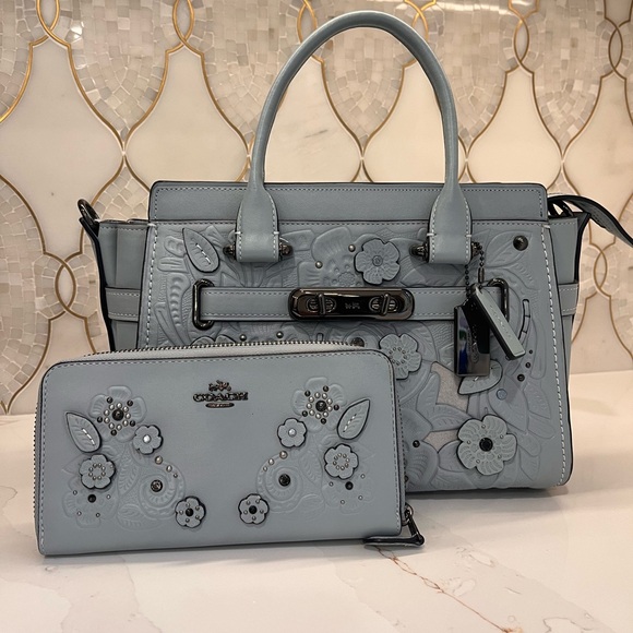 Light Blue Coach Swagger and Wallet with Tea Rose Tooling. - Picture 2 of 11
